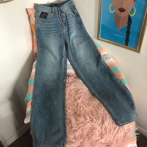 Nasty Gal exposed button jeans. - Picture 3 of 3